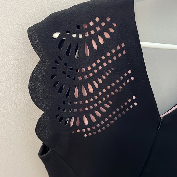 Ladies dress - Picture 7 of 7